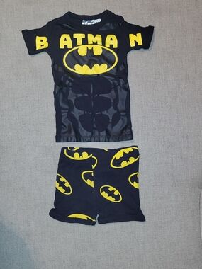 H&M DC Batman Boys Black and Yellow Pajama Set
